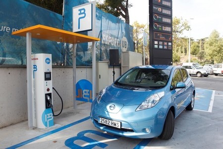 Nuevo punto de recarga rápida público en Barcelona, gentileza de Ibil y Nissan