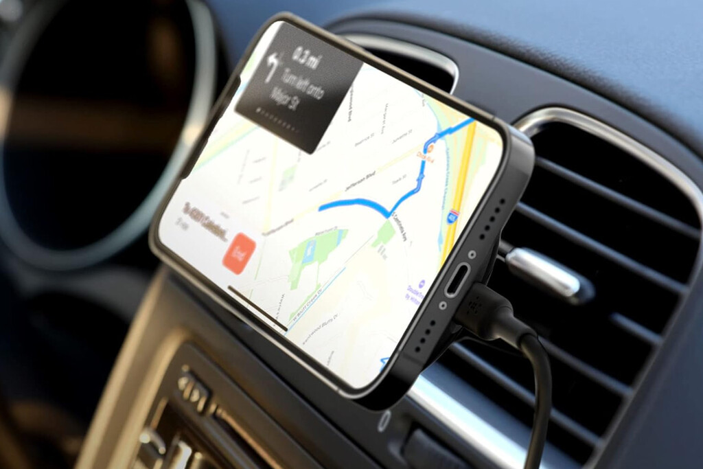 Amazon baja el precio del soporte Belkin para el coche. Es compatible con MagSafe y funciona como cargador 