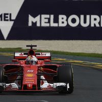 Sebastian Vettel guía la vuelta de Ferrari a la victoria