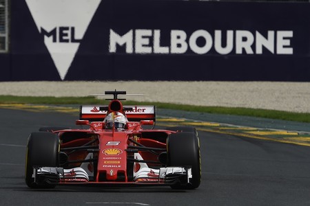 Sebastian Vettel guía la vuelta de Ferrari a la victoria
