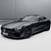 El Mercedes-AMG GT de acceso sube de 476 a 530 CV, mejora su equipamiento y destierra al GT S