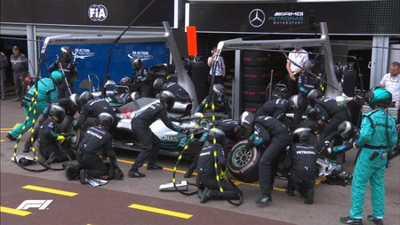 hamilton-parada-boxes-monaco