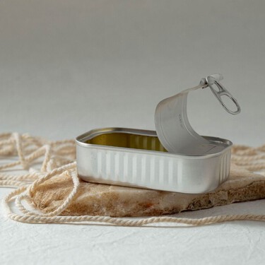Primark Home rescata el espíritu de los antiguos ultramarinos con una colección que convierte las latas de toda la vida en piezas de decoración 