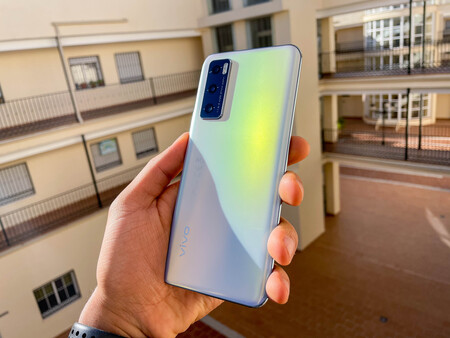 Vivo Y70, análisis: un gama media que enamora por su diseño y brilla por su batería