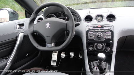 Peugeot RCZ 2013 2.0 HDi, puesto de conducción