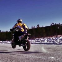 La Husqvarna 701 se acerca. Breve teaser sobre el hielo