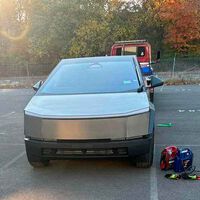 Pasa tres años esperando su Tesla Cybertruck, se la entregan y a los cuatro días le deja tirado. Lleva tres semanas en el taller y no saben qué le pasa