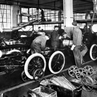 "Es una de las mejores medidas que hemos tomado nunca para reducir costes". Por qué Henry Ford decidió que debía pagar el doble que sus competidores a sus empleados