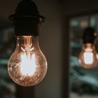 Endesa aclara si nuestros padres tienen o no razón: ¿Es mejor dejar las luces encendidas o encenderlas y apagarlas?