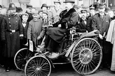 En 1896 una multa por exceso de velocidad fue noticia... porque fue la primera de la historia