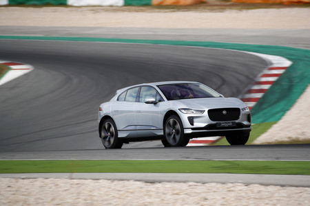 Jaguar I-PACE en circuito