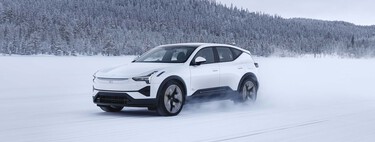 El frío de Noruega pone contra las cuerdas a 25 coches eléctricos. Ninguno cumple la autonomía que promete, los peores son los Tesla y Peugeot