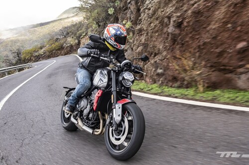 Probamos la Triumph Trident: una moto naked para el carnet A2 con el motor justo, mucha polivalencia y un toque sport