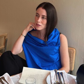 Zara tiene cinco tops drapeados que las mujeres elegantes de +40 agotarán porque realzan la cintura y cualquier look este verano 