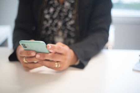 Cómo borrar las grabaciones de Siri y Google Assistant desde un iPhone o un móvil Android