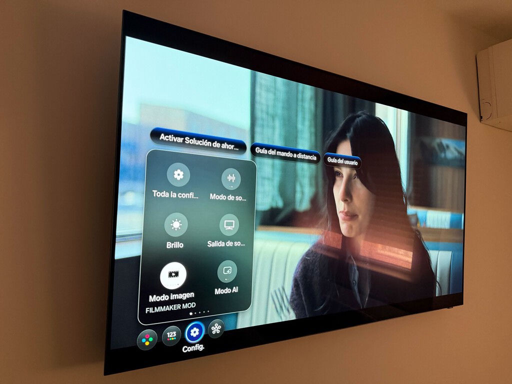 Tu tele OLED no lo aguanta todo: cómo limpiarla correctamente sin romper el panel 
