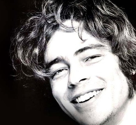 Benicio del Toro, de lo más contento por estar en los Goya