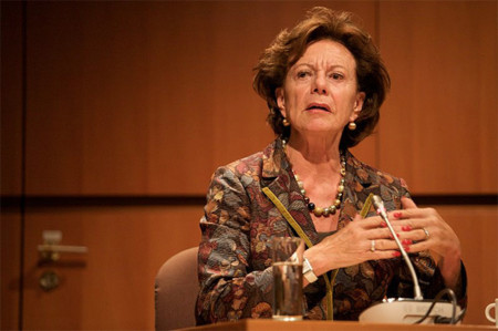 Neelie Kroes: Si no hay oferta ni precios justos, la gente se descarga contenidos protegidos por otras vías
