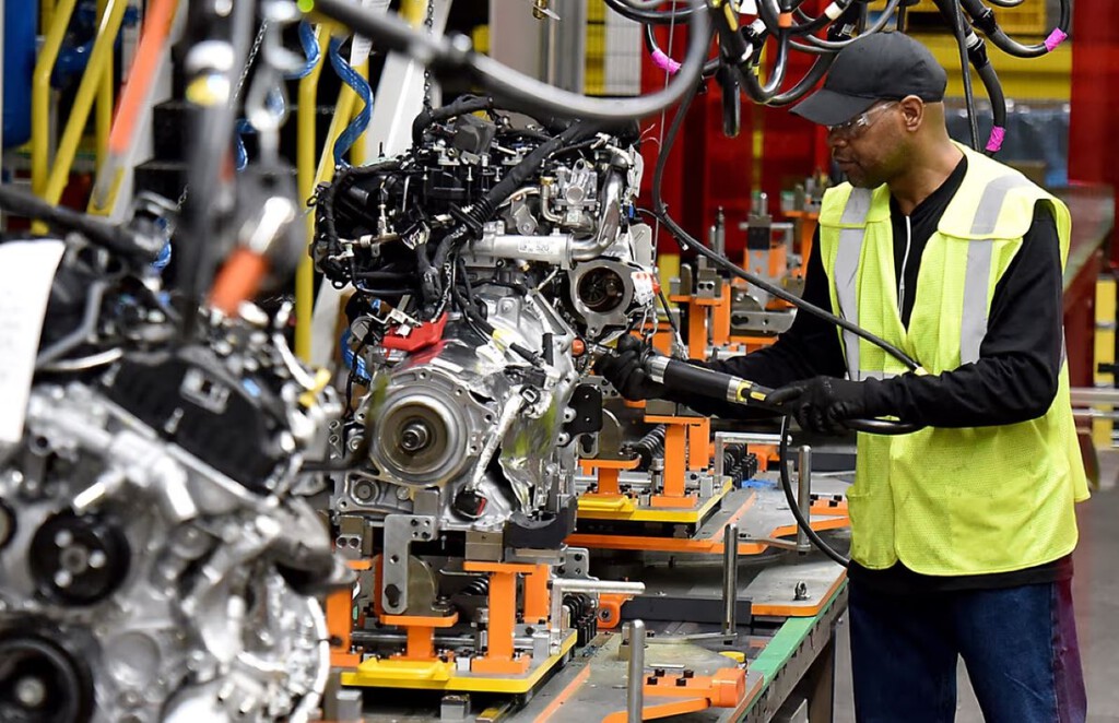 La falta de mecánicos cualificados es tan grave que Ford paga 120.000 dólares al año, y aun así tiene miles de vacantes sin cubrir