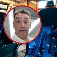 Pedro, conductor de autobuses de 52 años: “Vas a entender por qué estos estampados llamativos llevan décadas apareciendo en el transporte”