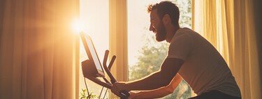 Por qué no debes hacer spinning en una bicicleta estática tradicional 
