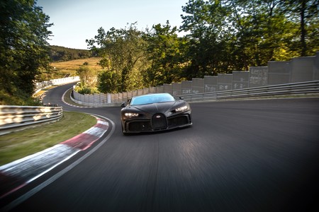 ¡Demoledor! El Bugatti Chiron Pur Sport está ultimando su desarrollo en Nürburgring, y su rugido en pista es glorioso