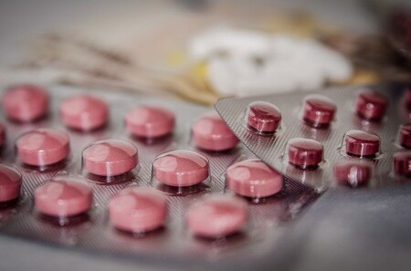 Los médicos prescriben opioides con más frecuencia a blancos que se quejan de dolor lumbar que a negros, asiáticos e hispanos