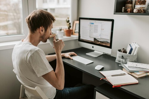 Usuário do Reddit contou como perdeu os três empregos em um único dia | Imagem: Vlada Karpovich, Pexels