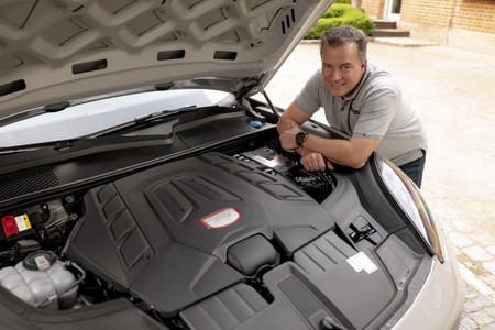 Entrevista a Markus Sitzler, jefe de motores en Porsche: "Volvimos al V8 en el Cayenne GTS porque los clientes nos lo pidieron"
