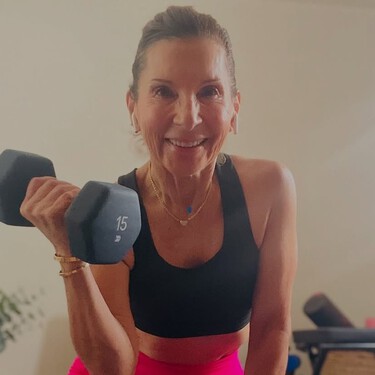 Liz Sanchez, la entrenadora de 67 años que vivió un cambió radical al comenzar estos seis hábitos: "Estás en un error si tienes más de 65 y crees que ya no puedes bajar la panza y estar fuerte"