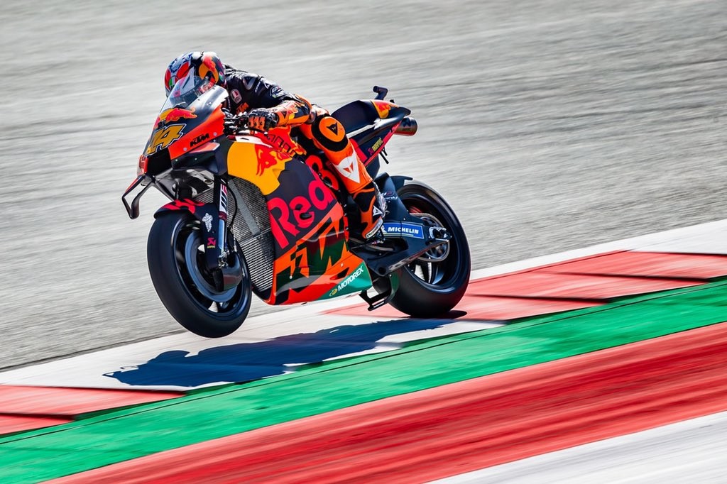 Pol Espargaró consigue su primera pole position en MotoGP y estrena de paso el palmarés de KTM
