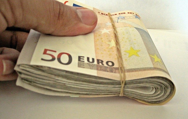 Extremadura restituirá media paga extra a sus funcionarios