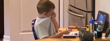 La fotografía viral que muestra la frustración de un niño en sus clases a distancia