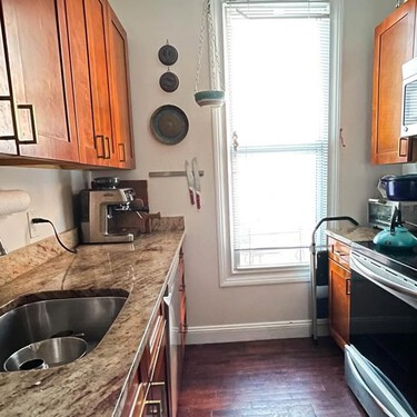 Así se puede reformar una cocina triste y feucha en tres pasos y sin tocar los armarios