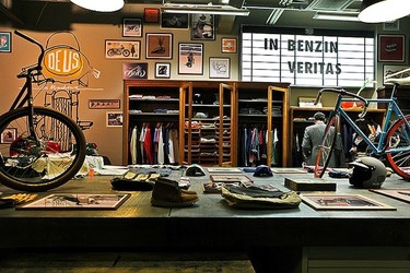 Deus Ex Machina: un restaurante, un taller de motos y una tienda de ropa. Todo en un mismo lugar