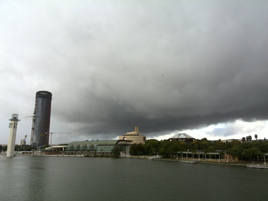 Ocho millones de personas en vilo: las medidas de Andalucía para evitar que Leonardo se convierta en una catástrofe