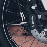 Un mito dice que usar el freno motor en moto puede ser dañino. En realidad, solo ocurre si lo estás haciendo muy mal 