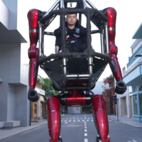Si tienes 500.000 euros sueltos, Unitree tiene un regalo para ti: un robot mecha tribulado de 500 kilos de peso
