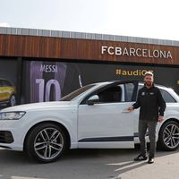 Los jugadores del Barca ponen a prueba sus habilidades de manejo en el Audi Q2