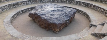 Em 1920, descobrimos que 60 toneladas caíram do espaço sobre a África; o meteorito continua lá, mas o mistério é como ele caiu sem abrir uma cratera 