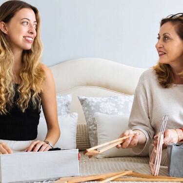 Julia y Natalia, expertas en limpieza: “Para eliminar la grasa de los tuppers ponemos un papel de cocina con vinagre y lavavajillas y agitamos” 