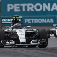 Nico Rosberg gana ante un entregado público mexicano 