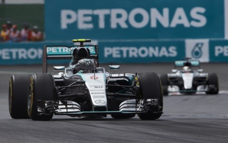 Nico Rosberg gana ante un entregado público mexicano