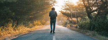 'Silent walking': la forma de caminar que te hará perder peso y enfrentarte a tus emociones 