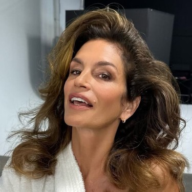 Vuelve el estilo fluffy: el corte de pelo de los 90 que aportaba mucho volumen y movimiento es tendencia esta primavera 