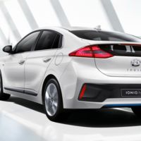 Si querías ver en detalle el Hyundai Ioniq, estás de enhorabuena. ¡Marchando tres vídeos!