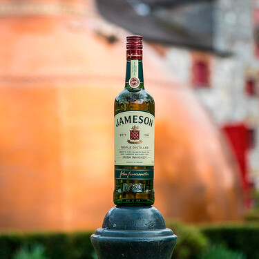 Brindis, risas y cero dramas: el whisky irlandés Jameson que elevará la sobremesa en familia o el tardeo con los amigos 
