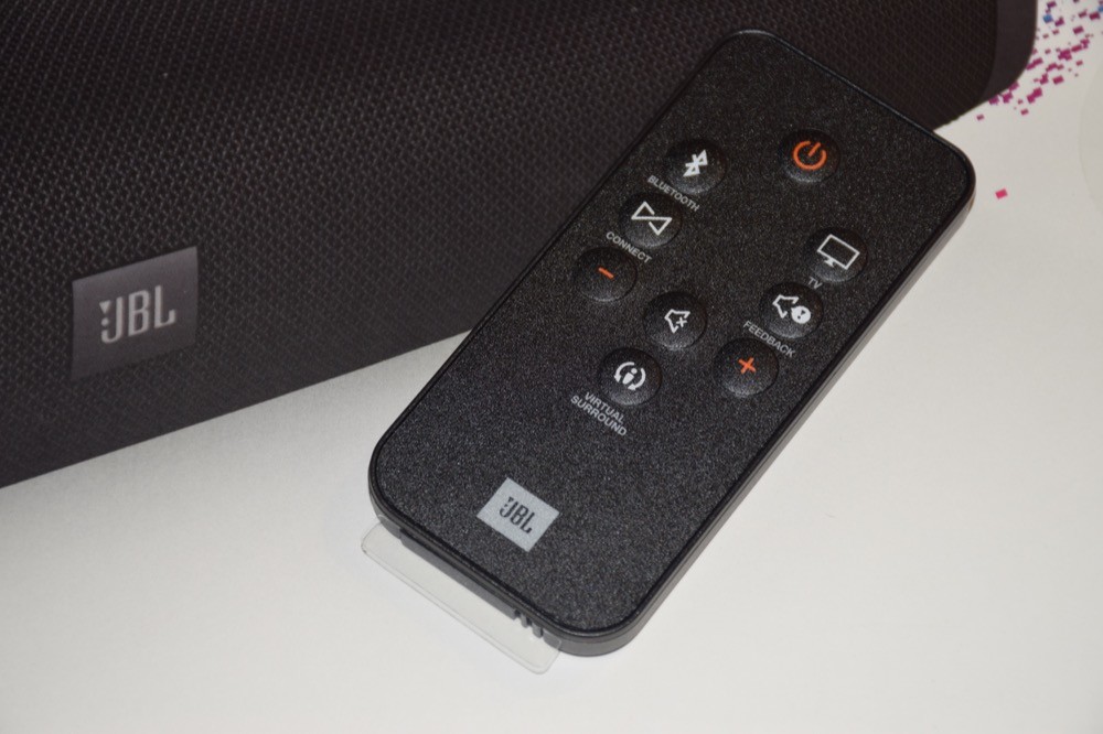 Detalle del mando a distancia y de los controles