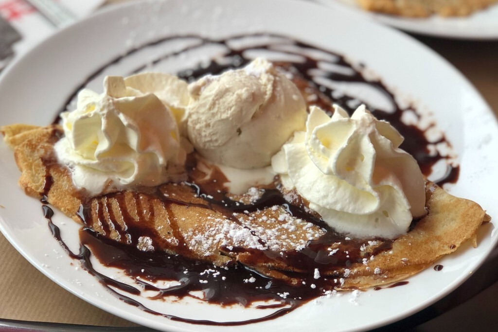 Recetas de crepas dulces: cómo hacer Crepas flameadas de plátano: quedan suaves y muy ricas