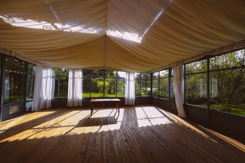 Qué son los toldos fotovoltaicos y porqué son el complemento ideal para el autoconsumo y ahorrar energía 